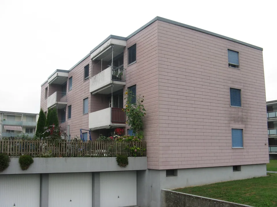 4 bedroom apartment with lawn area – photo 10 of 11