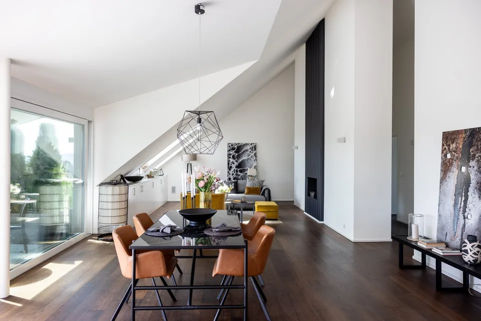 Exklusive 5.5-Zimmer-Attikawohnung mit grosser Terrasse und Weitsicht in Zumikon – Foto 3 von 13