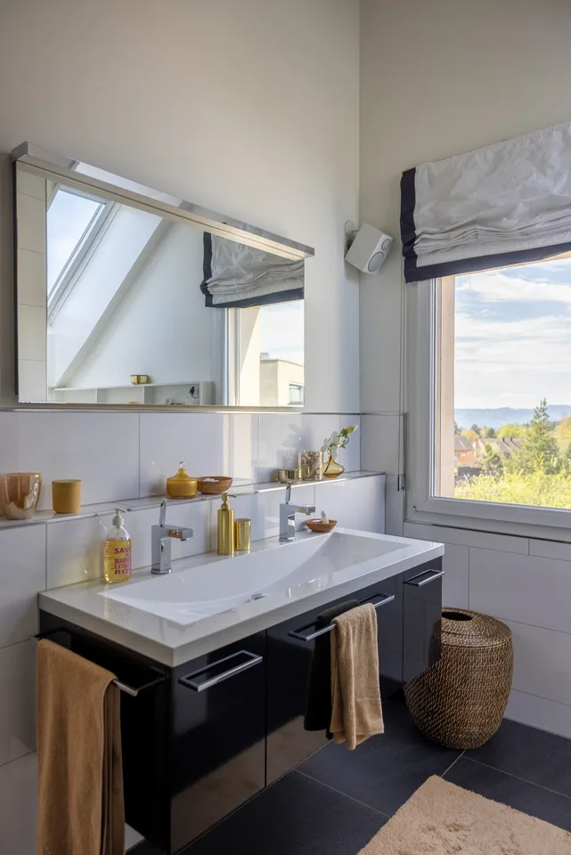 Exklusive 5.5-Zimmer-Attikawohnung mit grosser Terrasse und Weitsicht in Zumikon – Foto 10 von 13