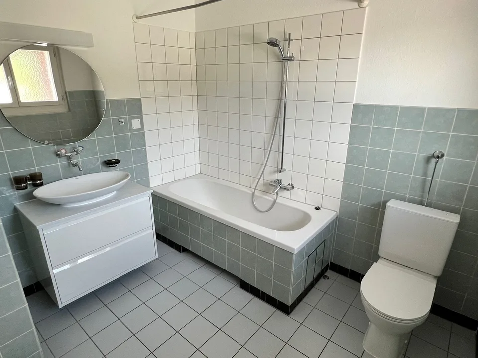Renovierte Altbau-Maisonette mit Charme und Terrasse in Reinach BL – Foto 5 von 9