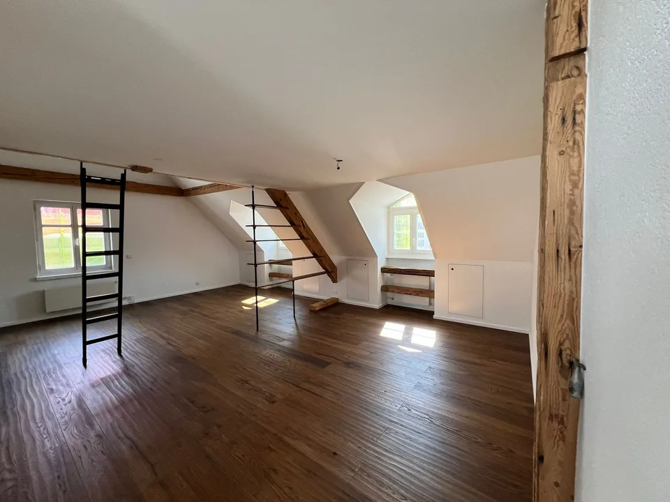 Renovierte Altbau-Maisonette mit Charme und Terrasse in Reinach BL – Foto 2 von 9