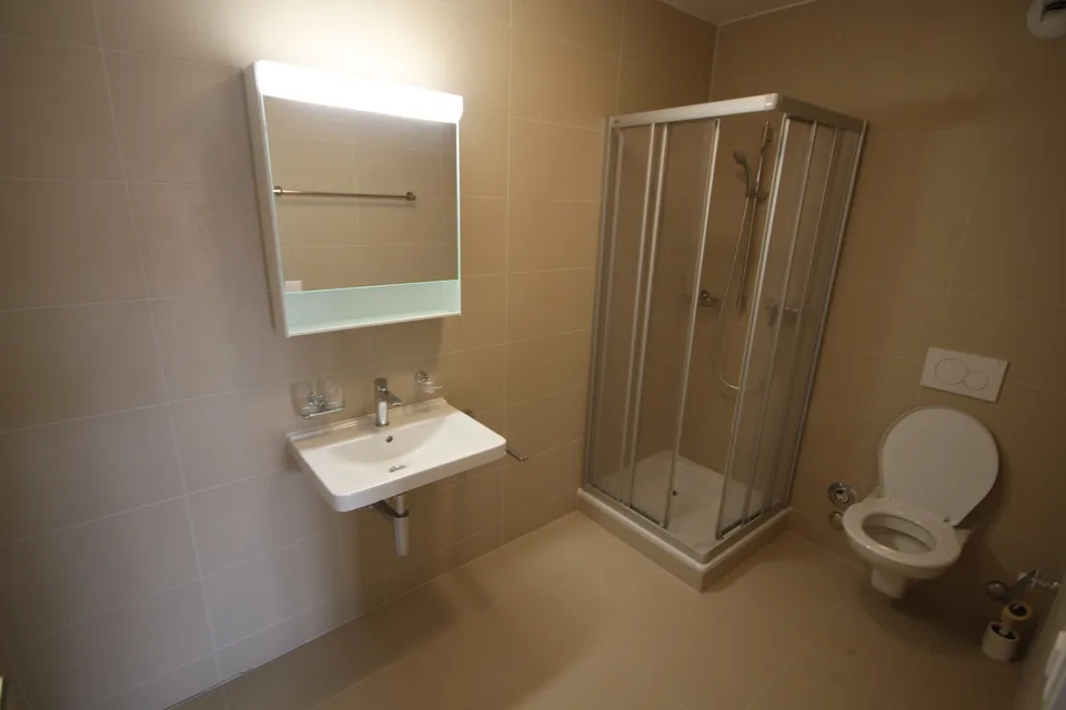 Grande Chambre avec salle de bain privée – Foto 13 von 13