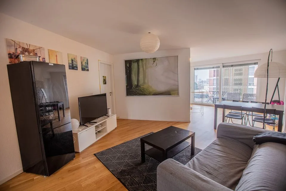 Grande Chambre avec salle de bain privée – Foto 7 von 13