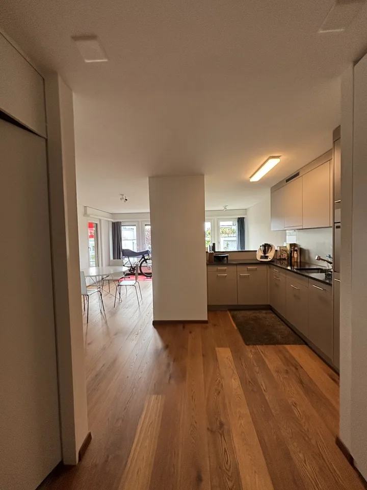 Charmante, ruhige 2,5-Zimmer-Wohnung mit Balkon & Garagenplatz in Birmensdorf ZH – photo 7 of 8