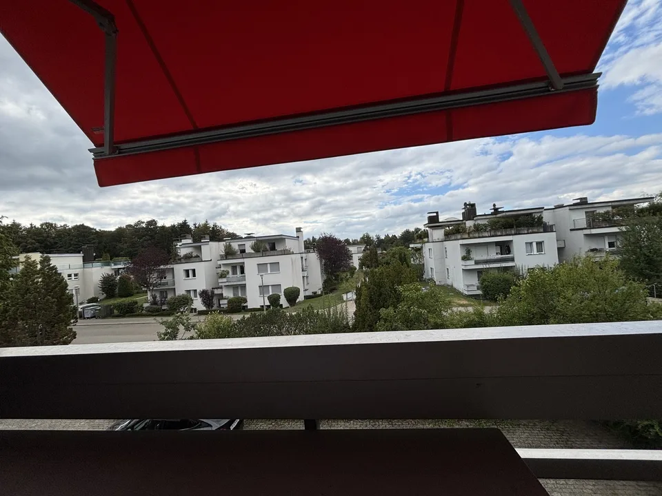 Charmante, ruhige 2,5-Zimmer-Wohnung mit Balkon & Garagenplatz in Birmensdorf ZH – photo 3 of 8