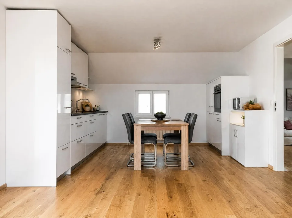 Grosszügige 3.5-Zi-Wohnung mit Terrasse an ruhiger und zentraler Lage – Foto 3 von 12