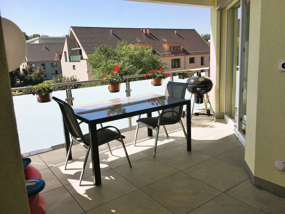 Grosszügige 3.5-Zi-Wohnung mit Terrasse an ruhiger und zentraler Lage – Foto 2 von 12