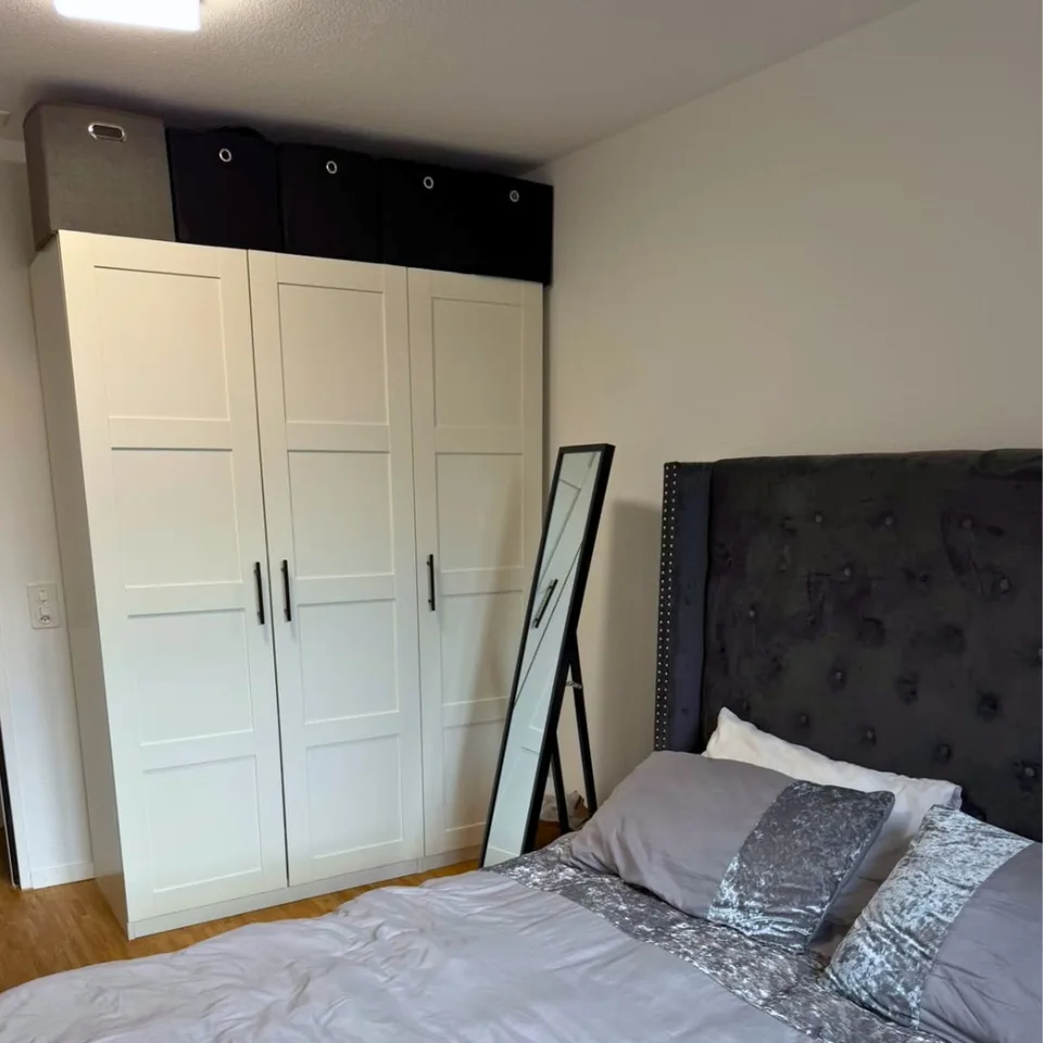 Möbliertes Zimmer im Herzen von Zug, Mitbewohnerin gesucht – Foto 2 von 2