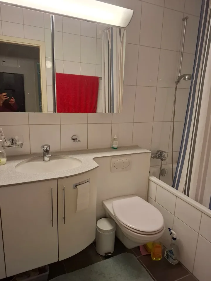 Chambre simple à Effretikon. Cuisine et salle de bain à partager – photo 2 sur 4