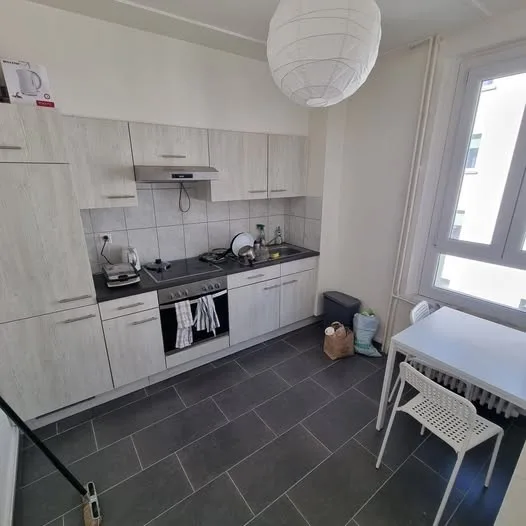 À remettre : appartement de 1,5 pièce à Renens CHF 1150/mois charges comprises – Foto 1 von 7