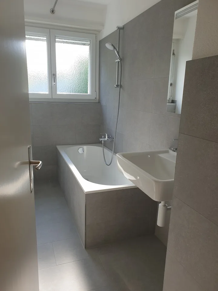 grosse sonnige 3.5 - Z-Wohnung mit Panoramasicht in die Berge – Foto 15 von 18