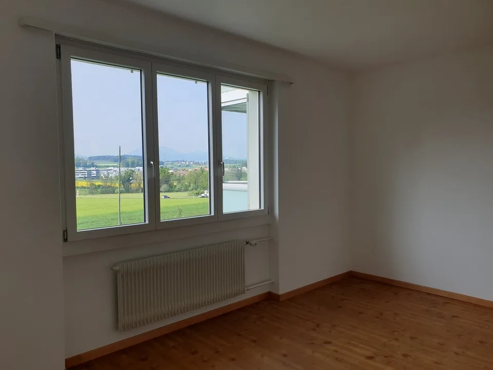grosse sonnige 3.5 - Z-Wohnung mit Panoramasicht in die Berge – Foto 10 von 18