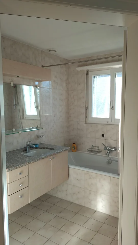 Large furnished room with private bathroom in a very quiet shared flat / Grosses möbliertes Zimmer mit eigenem Badezimmer in einer sehr ruhigen WG – Foto 4 von 6