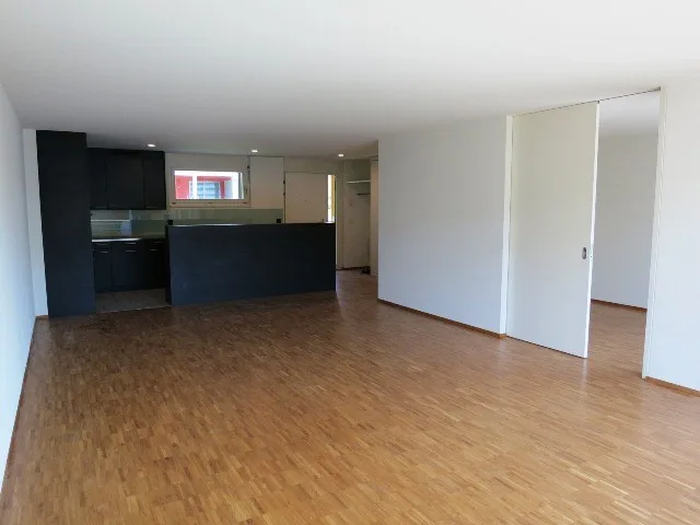 Moderne Wohnung mit grossem Balkon und eigenem Waschturm – Foto 5 von 7