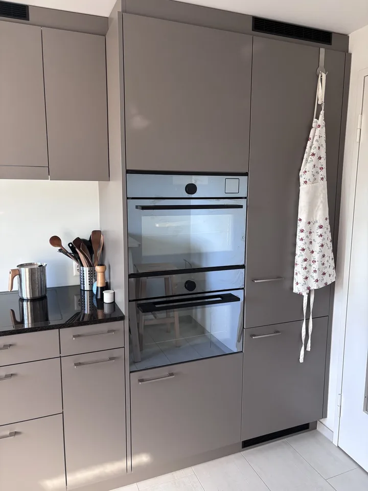 Moderne 2.5-Zimmer-Wohnung im Zentrum von Meilen – Foto 3 von 9