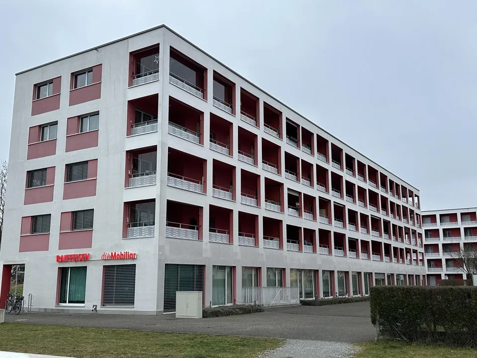 Sonnige 2.5-Zimmer-Wohnung mit Südbalkon und eigener Waschküche – photo 14 sur 15