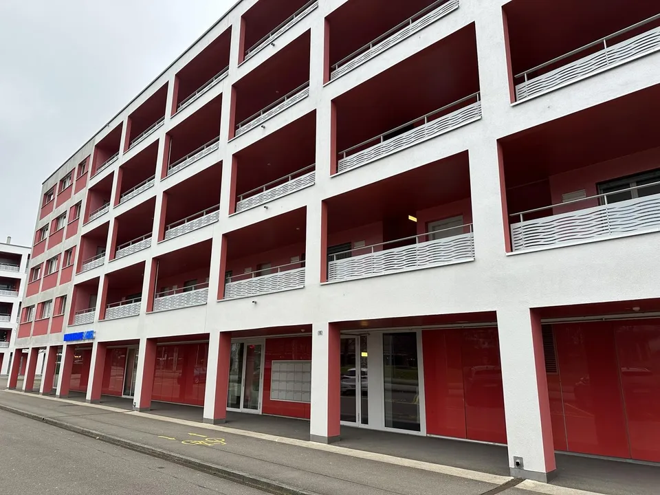 Sonnige 2.5-Zimmer-Wohnung mit Südbalkon und eigener Waschküche – photo 13 sur 15