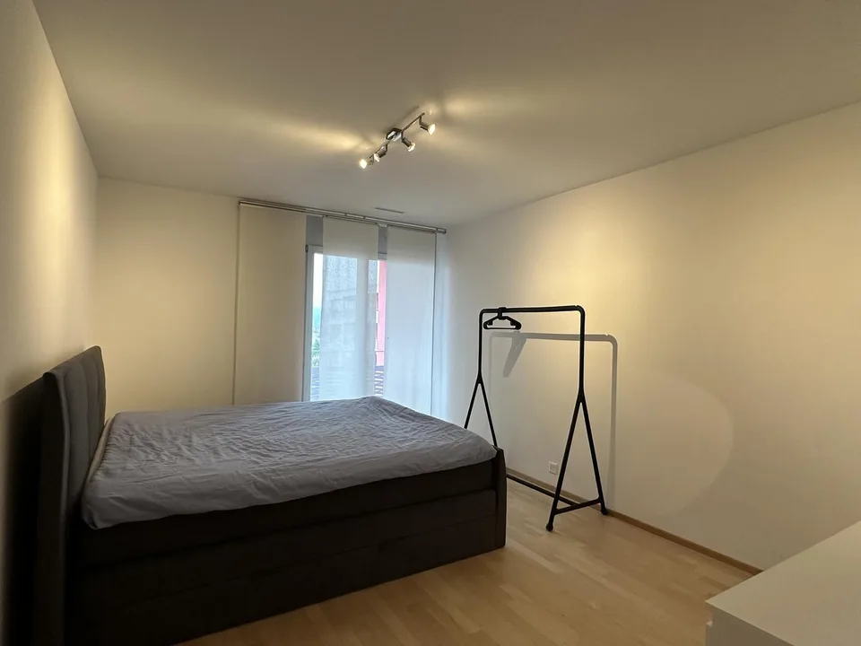 Sonnige 2.5-Zimmer-Wohnung mit Südbalkon und eigener Waschküche – photo 7 sur 15