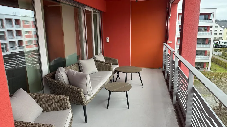 Sonnige 2.5-Zimmer-Wohnung mit Südbalkon und eigener Waschküche – photo 2 sur 15