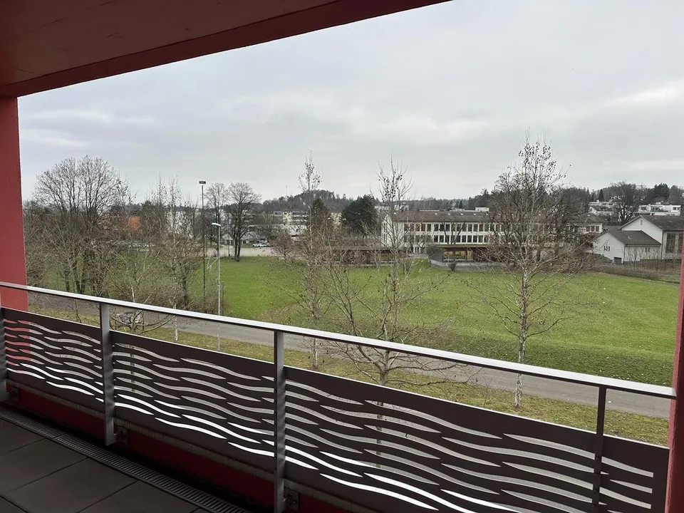 Sonnige 2.5-Zimmer-Wohnung mit Südbalkon und eigener Waschküche – photo 11 sur 15